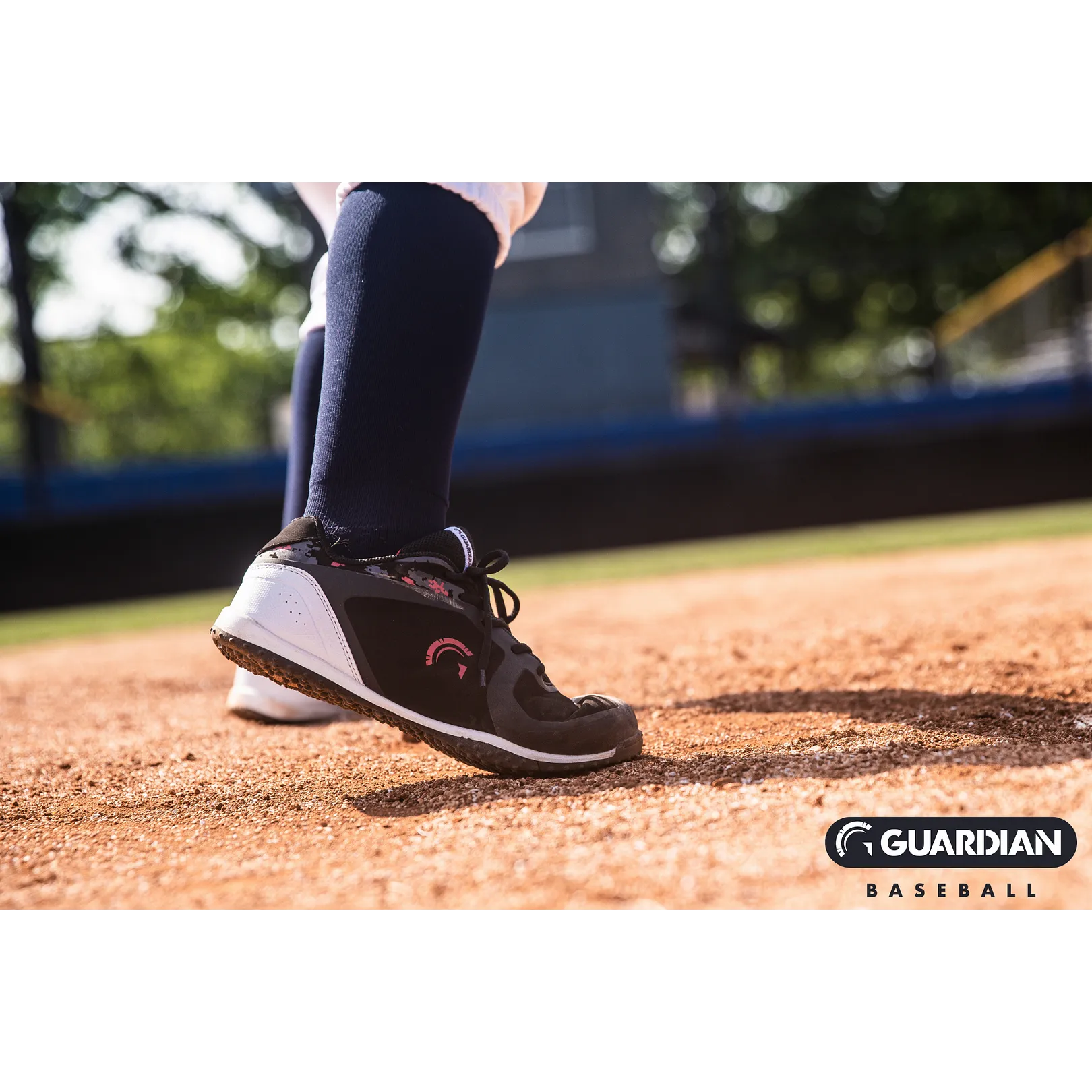 Bolt Youth Low Top Turf Baseball and Softball Shoes (Black/Red)