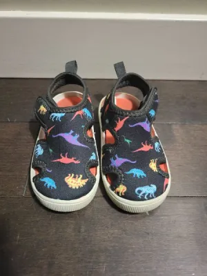 Boys 4T water shoes, Shoes 4.5 (Walkers:12-24 mth)