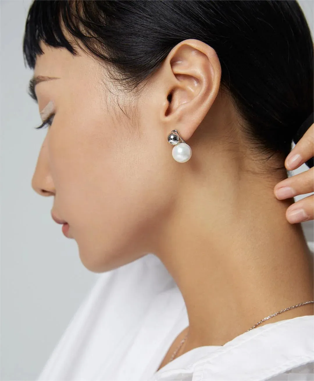 Caterina - Simple Elegant Pearl Drop Earrings