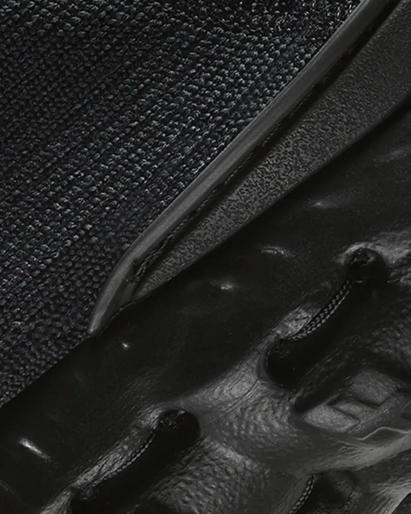 ISPA MindBody Black / Anthracite Low Top Sneakers