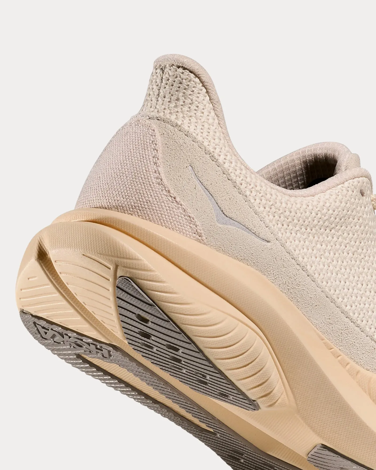 Mach 6 LS Crochet Eggnog / Shortbread Running Shoes