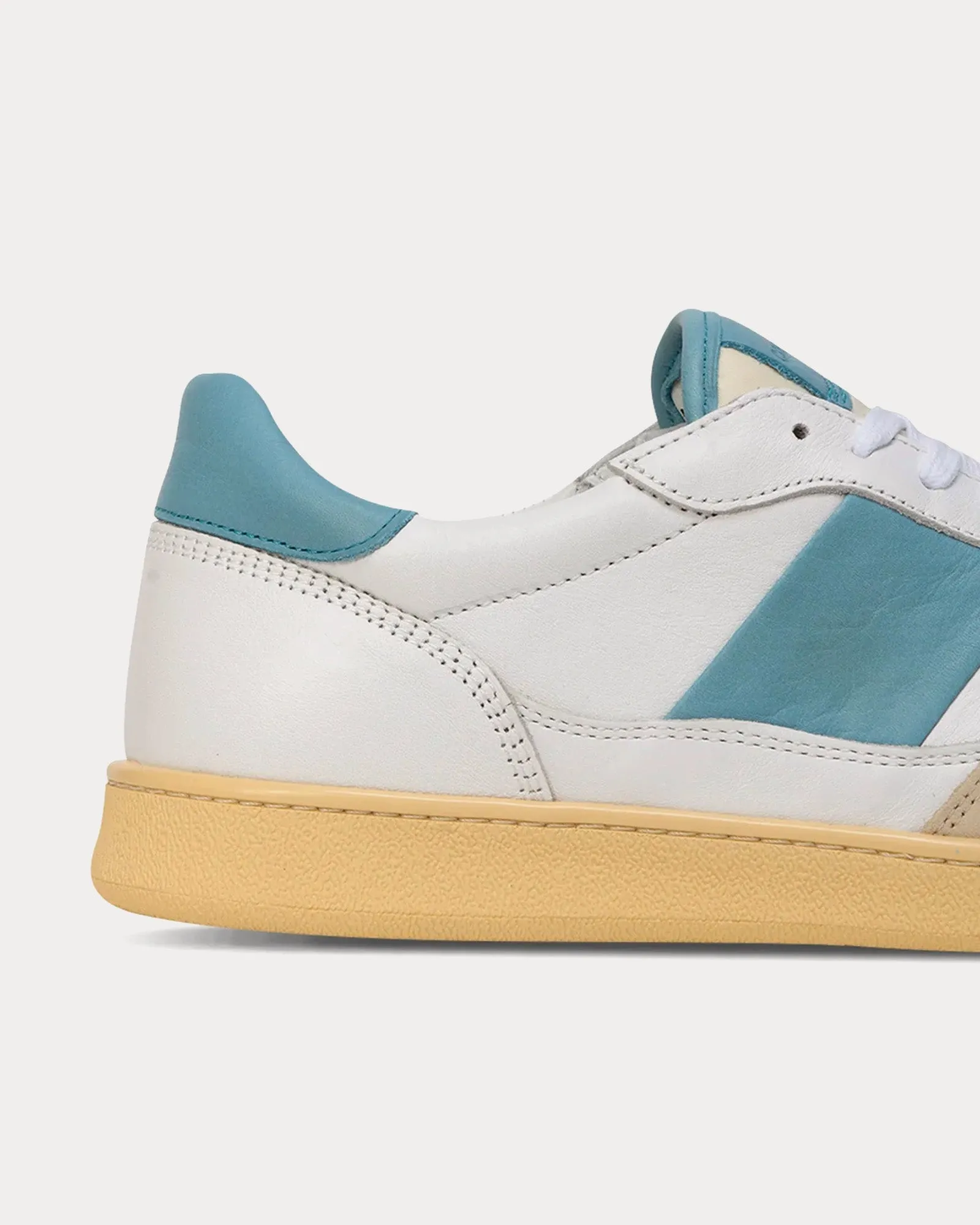 Pillar Court II White / Gel Ice Low Top Sneakers
