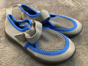size 7/8: gray & blue water shoe - size Shoes:           7 & 7.5 (Little Kid)