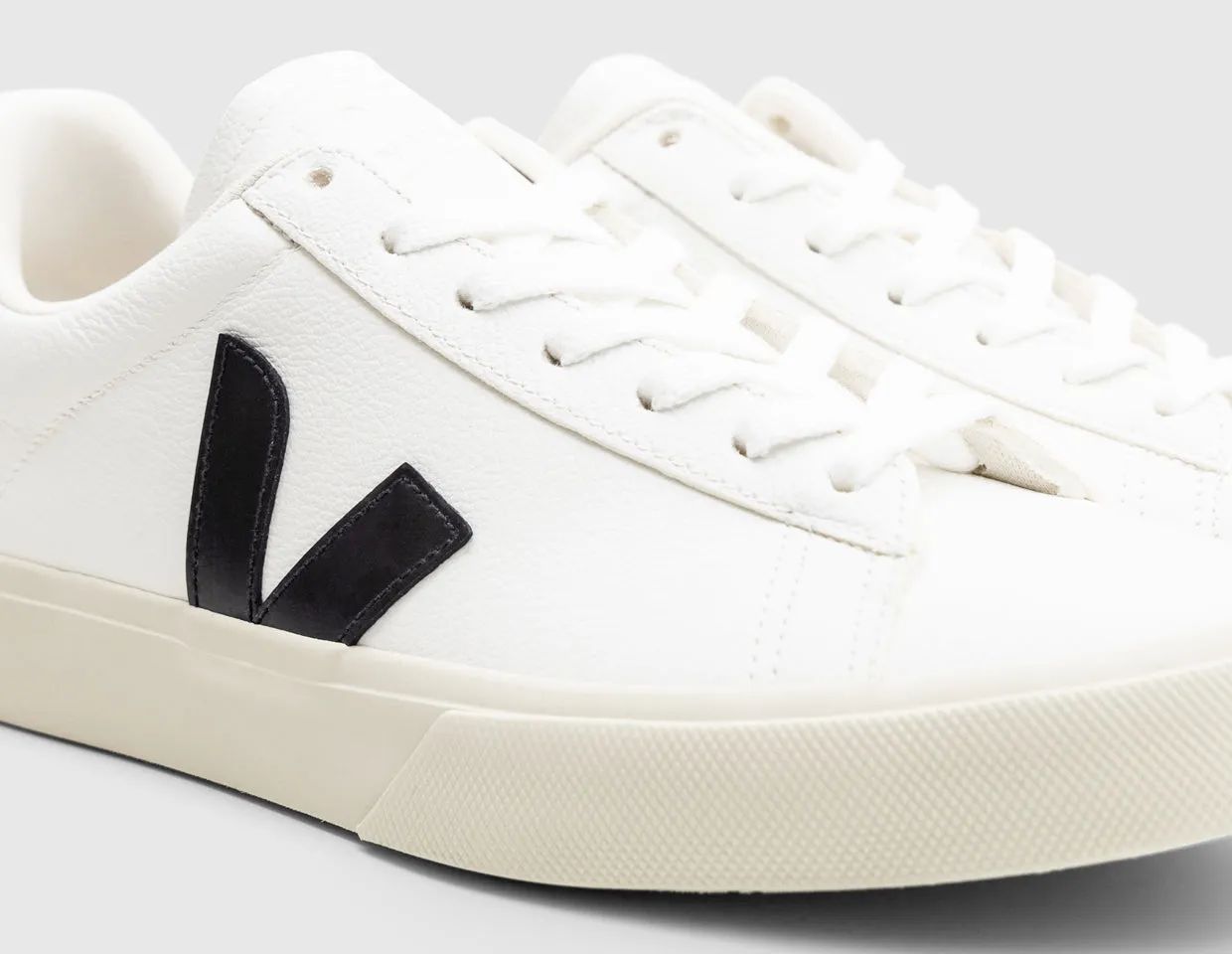 VEJA Campo Extra White / Black
