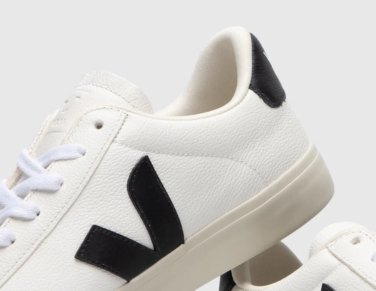VEJA Campo Extra White / Black