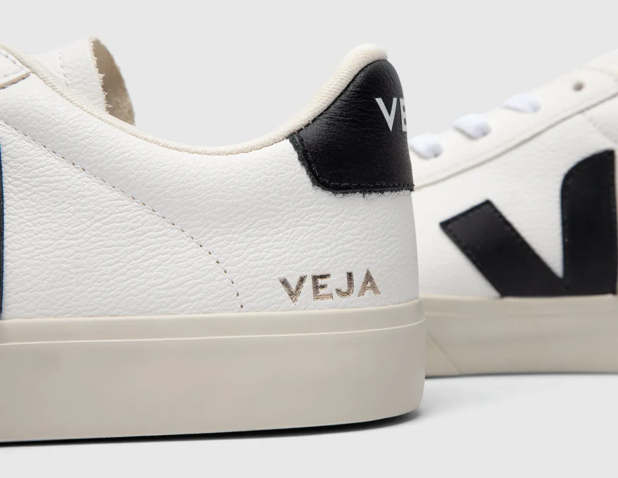 VEJA Campo Extra White / Black