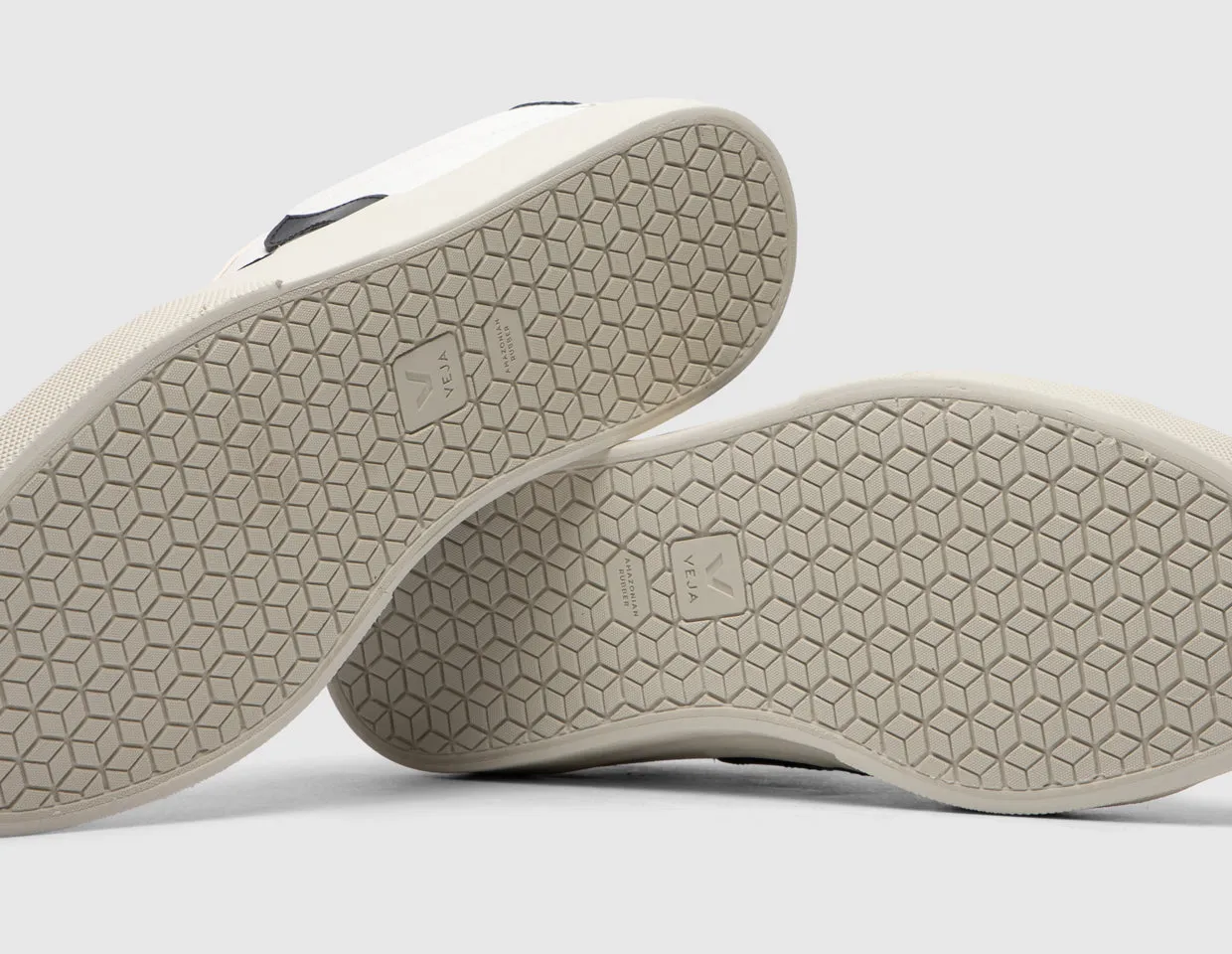 VEJA Campo Extra White / Black